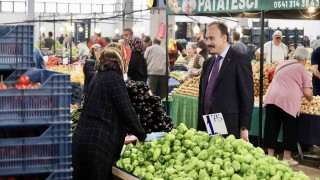 Vali Kızılkaya, pazarda vatandaşlar ile bir araya geldi