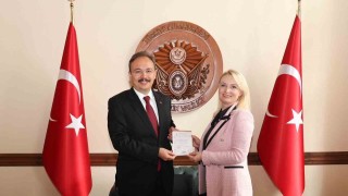 Vali Kızılkaya, Türk Kızılayı Bilecik Şubesine kurban bağışı yaptı