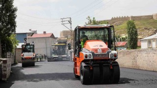 Van Büyükşehir Belediyesinden yol asfaltlama çalışması