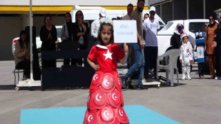 Vanda minikler ‘geri dönüşüm defilesi düzenledi