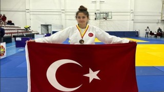 Vanlı Sinem Aydın Makedonyadan bronz madalyayla döndü
