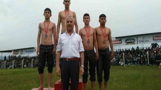 Yağlı güreşte Yunusemre fırtınası esti