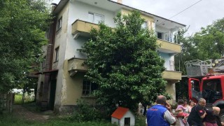 Yangında mahsur kalan biri bebek 7 kişiyi itfaiye kurtardı