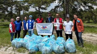 Yarım saatte 30 çöp poşeti doldu