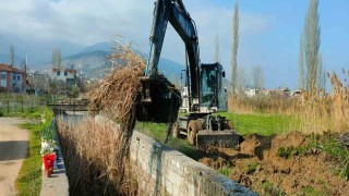 Yaşanabilecek su baskınlarına karşı dere yatakları temizleniyor