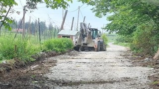 Yoğun yağış nedeniyle bozulan yollarda hummalı bir çalışma başlatıldı