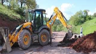 Yol bakım ve onarım çalışmalarını sürdürüyor
