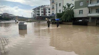 Yolların göle döndüğü Beyşehire rekor yağış