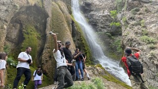 Yüksekovalı dağcılar Kaval Şelalesini gezdi