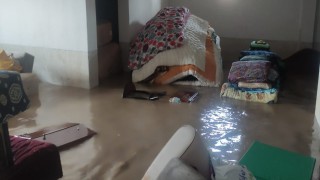 Yunakta şiddetli yağmur su baskınlarına sebep oldu