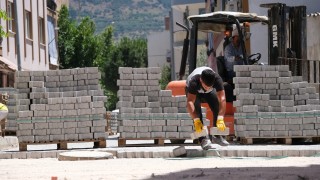 Yunusemrede yollar yenileniyor