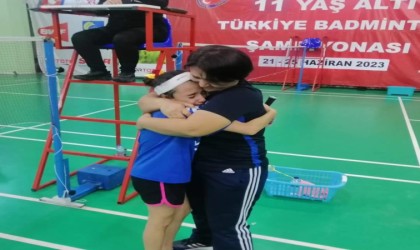 Yunusemreli Zeren badmintonda Türkiye üçüncüsü oldu