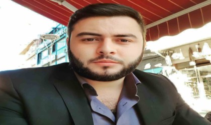 Yuvarlanan tomruk yüklü kamyondan atlayan sürücü hayatını kaybetti