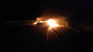 Zincirleme kazada araç alev alev yandı