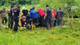 Zonguldakta otomobil tarlaya uçtu: 1i ağır 3 yaralı