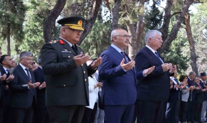 15 Temmuz şehitleri İzmirde dualarla anıldı