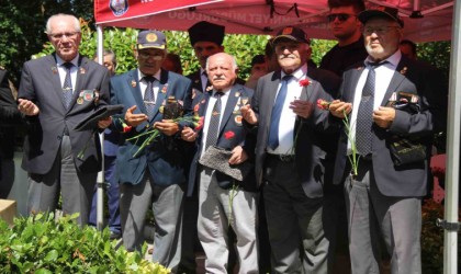 15 Temmuzun yıldönümünde şehitler mezarı başında anıldı