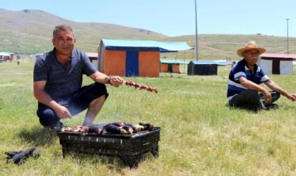2 bin 200 metredeki yaylada çadır tatili