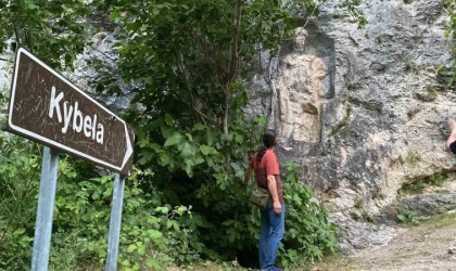 2 bin yıllık Kibele kabartmasını görmeye gelenler hüsranla karşılaşıyor