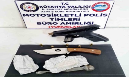 3 kişinin üzerinde ruhsatsız tabanca ve uyuşturucu bulundu