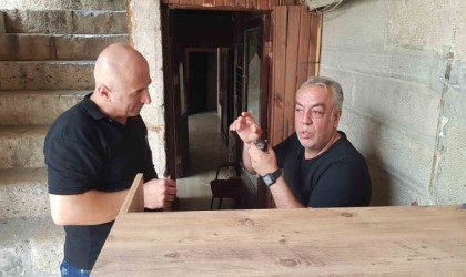 378 yıllık Cinci Hanın bahçesine düşen ebabil kuşu yetkililere teslim edildi