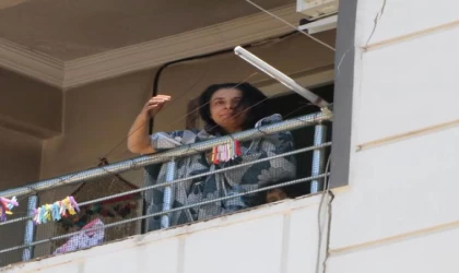 4 katlı binada çıkan yangında 5 kişi dumandan etkilendi