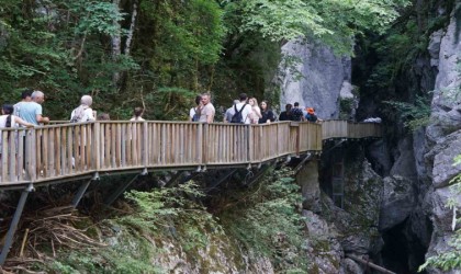 5 bin nüfuslu ilçe bayram tatilinde günlük 10 binden fazla ziyaretçiyi ağırladı