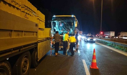 Adanada biri otobüs 7 araç kazaya karıştı: 16 yaralı