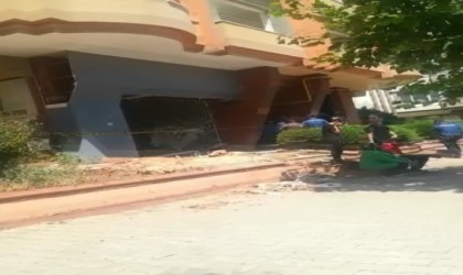 Ağır hasarlı binanın su kuyusunda bir şahıs ölü bulundu