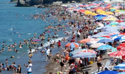 Akçakoca’da sahiller tatilin son gününde de dolu