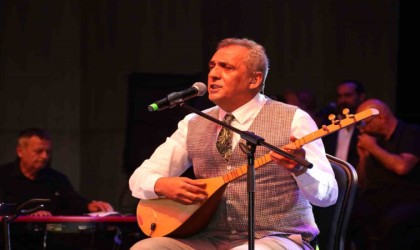 Aşık Veyselin türküleri Yavuz Bingöl tarafından seslendirildi