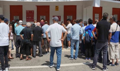 Aylar öncesinden bilet alan güreş severler, sistemi eleştirdi