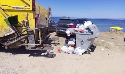 Ayvalık Belediyesinin temizlik ekipleri bayramda 10 bin ton çöp topladı
