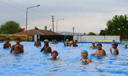 Balıkesirde 9 bin çocuk yüzme öğrendi