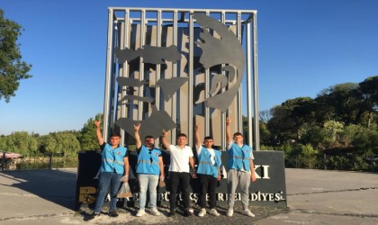 Balıkesirli Ülkücü gençlerden sokak hayvanlarına mama