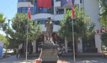 Balyozla Atatürk heykeline saldıran şüpheli, sabıkalı çıktı