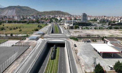 Başkan Büyükkılıç, tramvay ile yolculuk yaptı, esnaf ziyaret etti
