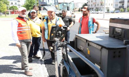 Başkan Çolakbayrakdar: “İlçenin dört bir yanında asfalt ihtiyacını çözüme kavuşturuyoruz”