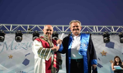Başkan Mustafa Koloğlu diplomasını aldı