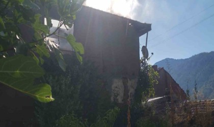 Bilecikte ev yangını, bir kişi hayatını kaybetti