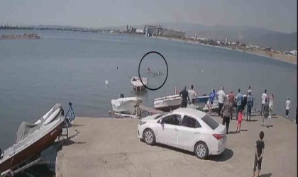 Boğulma tehlikesi yaşayan 2 kişinin kurtarıldığı anlar kamerada