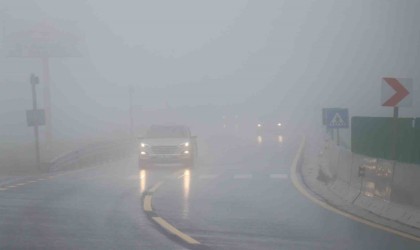 Bolu Dağında sis ve sağanak yağış etkili oluyor