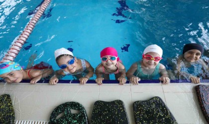 Buca Belediyesinin yüzme kursları büyük ilgi görüyor