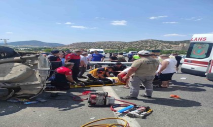 Burdurda otomobil şarampole devrildi: 5 yaralı