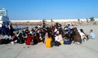 Çanakkale’de teknede 144 kaçak göçmen ile 1 organizatör yakalandı