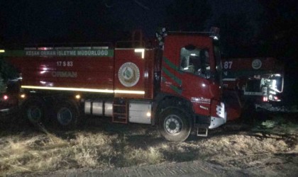 Çanakkaledeki orman yangınına gece de havadan ve karadan müdahale ediliyor