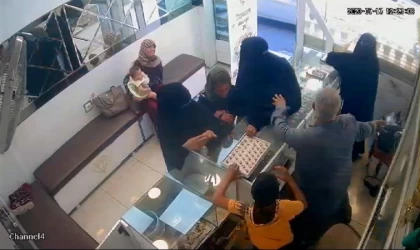 Çarşaf giyip kuyumcudan 200 gram altın çaldı