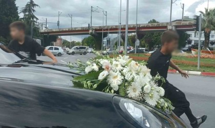 Çocuklar bahşiş için hayatlarını tehlikeye attı