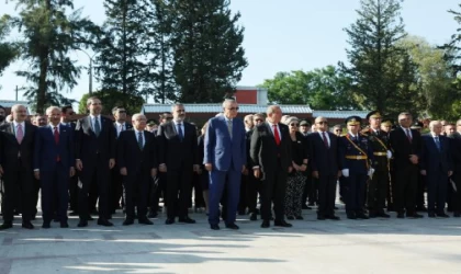 Cumhurbaşkanı Erdoğan, Lefkoşa Atatürk Anıtı’nı ziyaret etti