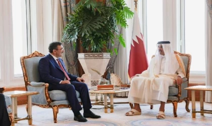 Cumhurbaşkanı Yardımcısı Yılmaz ve Bakan Şimşek, Katar Emiri Al Thani ile görüştü